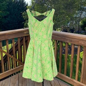 Lilly Pulitzer lady’s Green and Pink embroidered Sleeveless dress size 0.